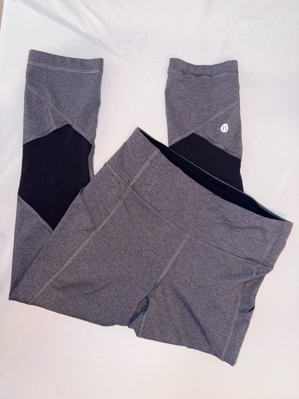 lululemon athletica Women Grey Crop Performance Athletic Active Leggings Size 4